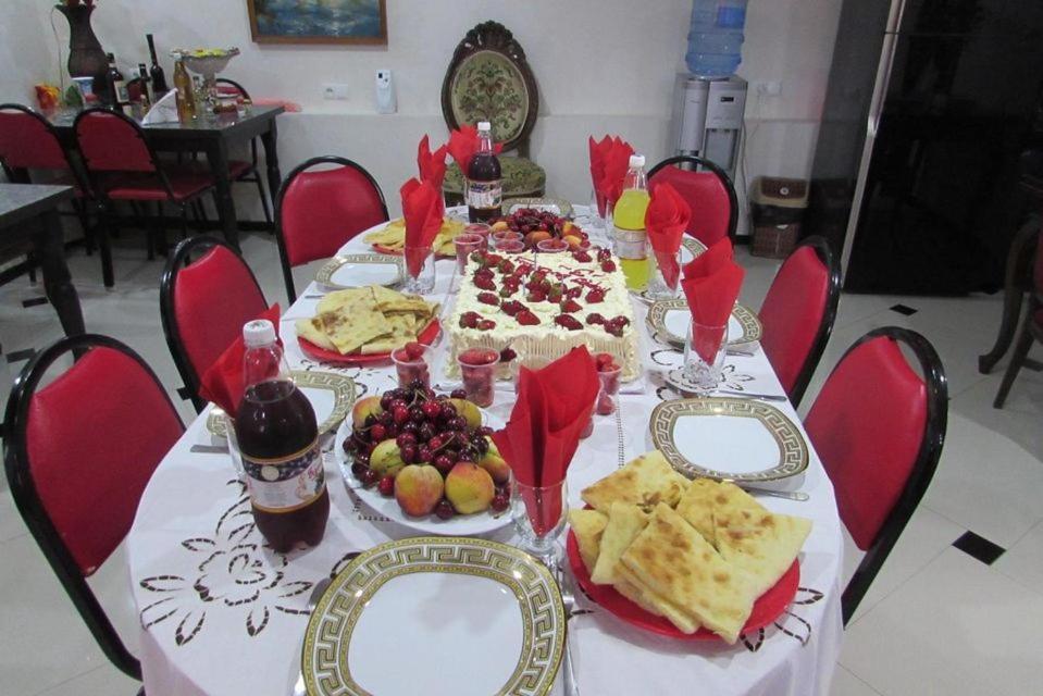 Guest House Nona Kutaisi Bagian luar foto