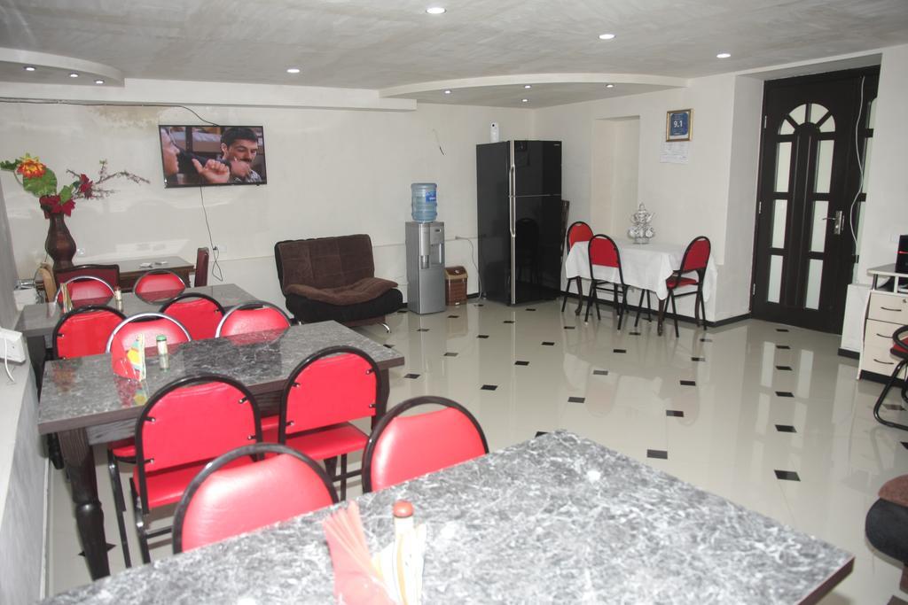 Guest House Nona Kutaisi Bagian luar foto