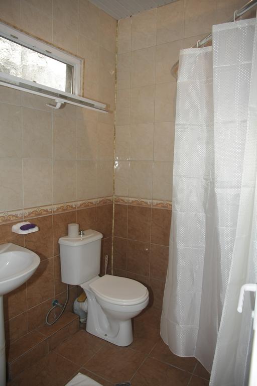Guest House Nona Kutaisi Bagian luar foto