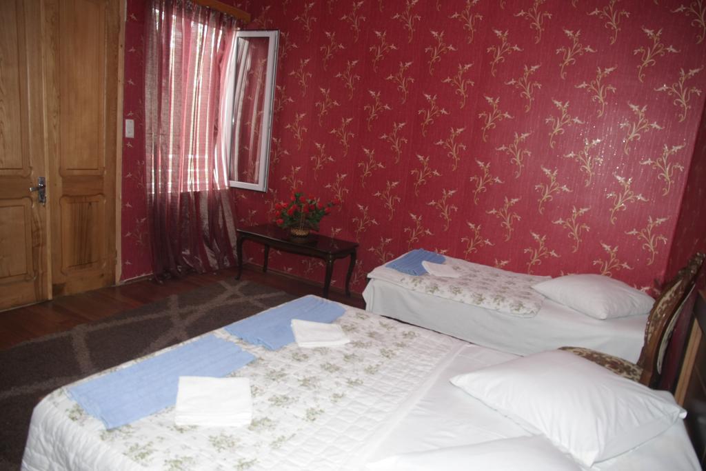 Guest House Nona Kutaisi Bagian luar foto