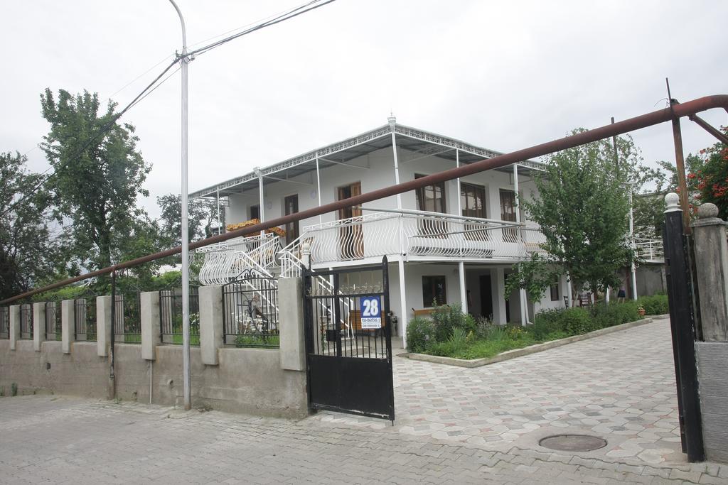 Guest House Nona Kutaisi Bagian luar foto