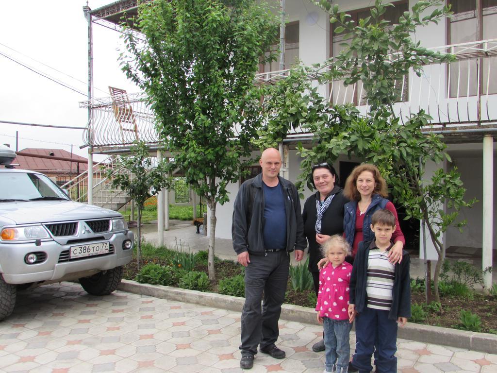 Guest House Nona Kutaisi Bagian luar foto