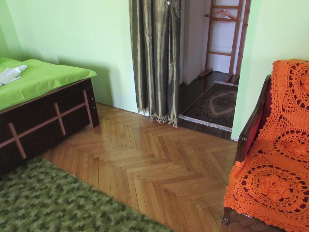 Guest House Nona Kutaisi Bagian luar foto
