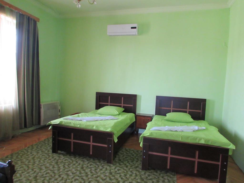Guest House Nona Kutaisi Bagian luar foto