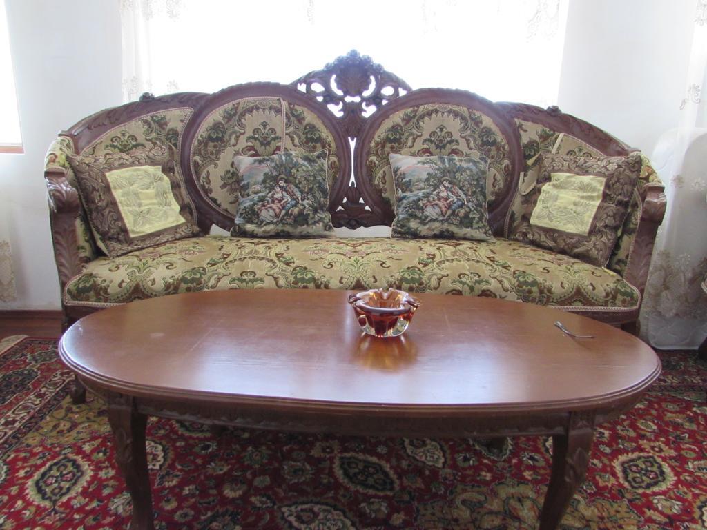 Guest House Nona Kutaisi Bagian luar foto