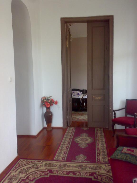 Guest House Nona Kutaisi Bagian luar foto