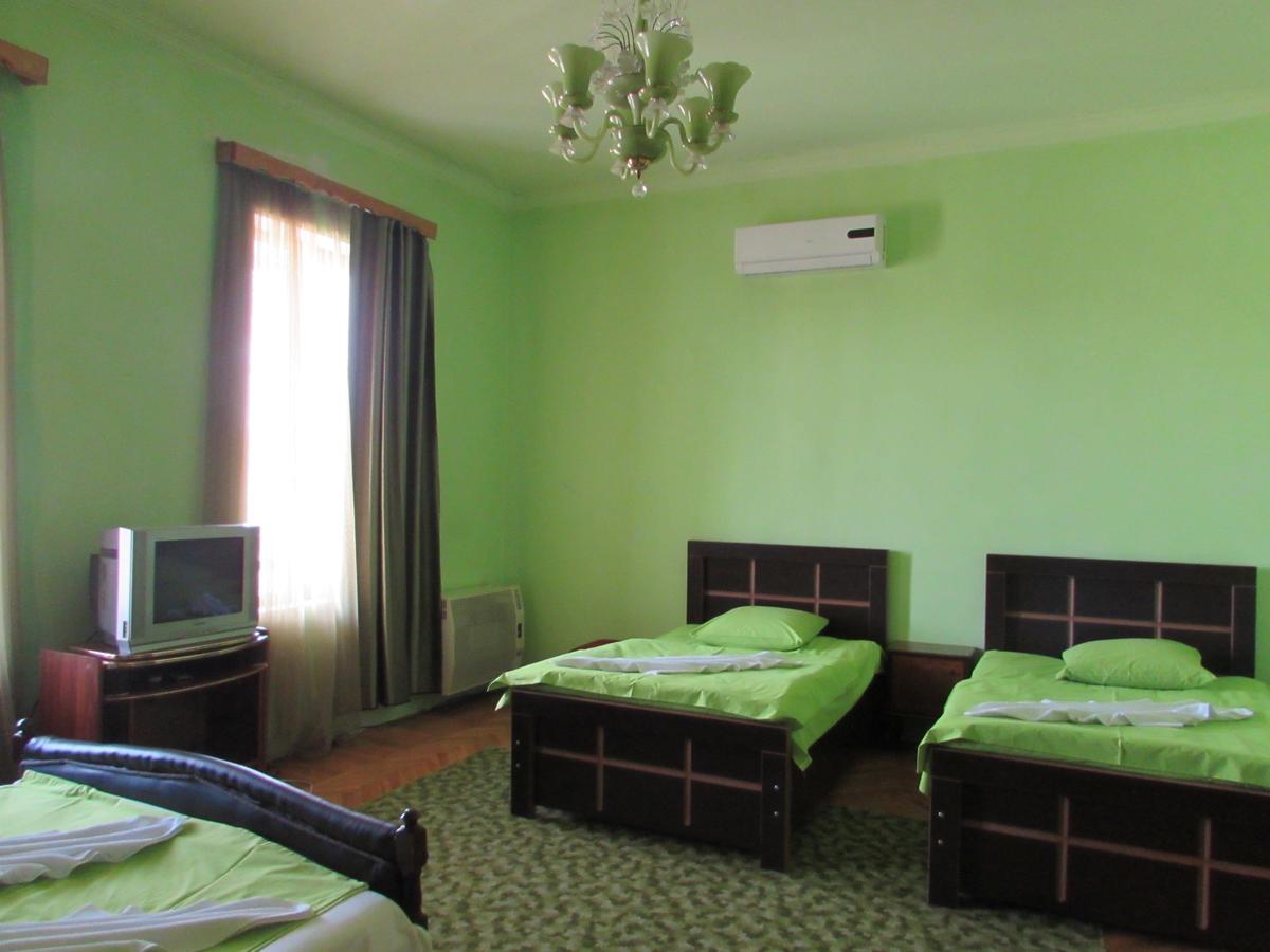 Guest House Nona Kutaisi Bagian luar foto