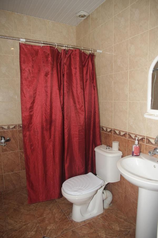 Guest House Nona Kutaisi Bagian luar foto